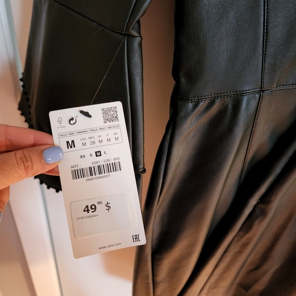 Dress - Picture 4 of 4